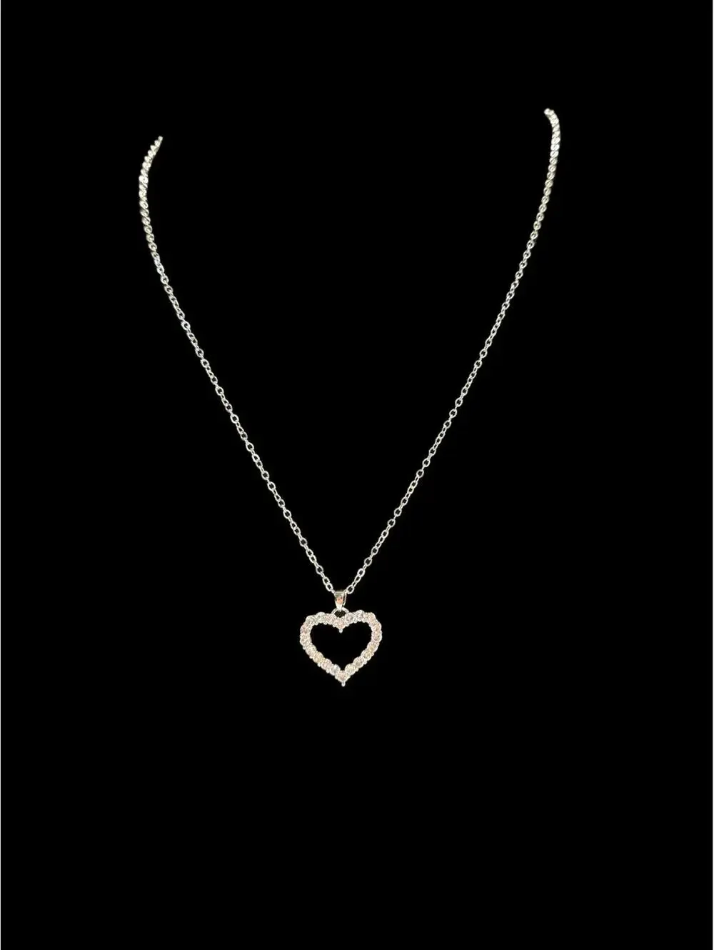 New without tags simple heart Necklace